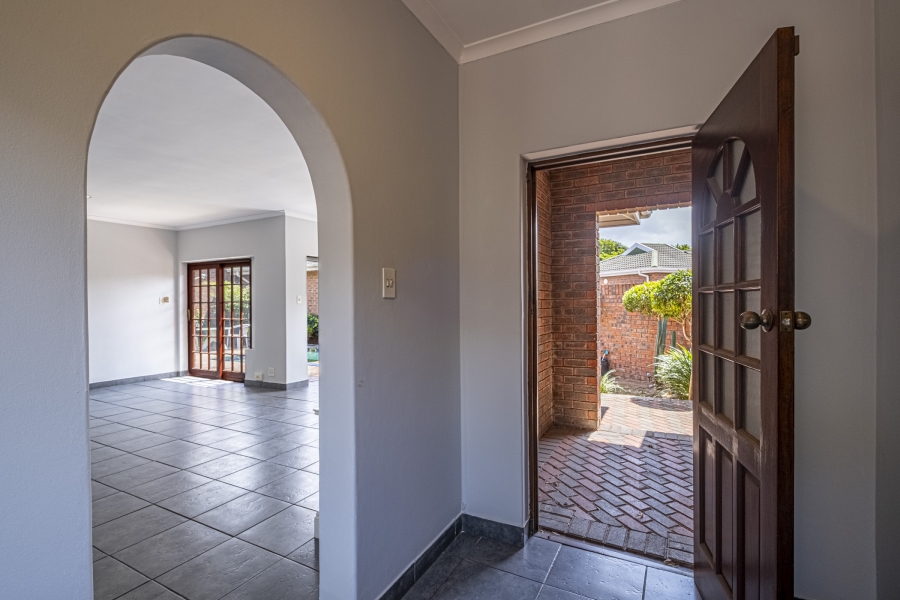 3 Bedroom Property for Sale in Summerstrand Eastern Cape